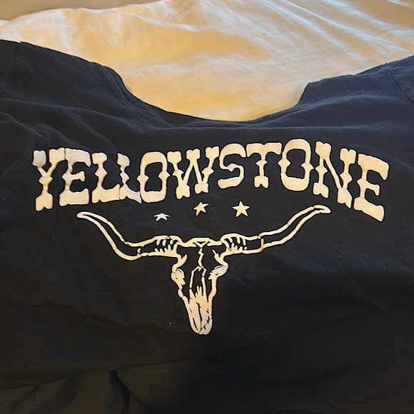 Black Yellowstone Short sleeve T- shirt 🤠 Size 1X - Picture 1 of 3